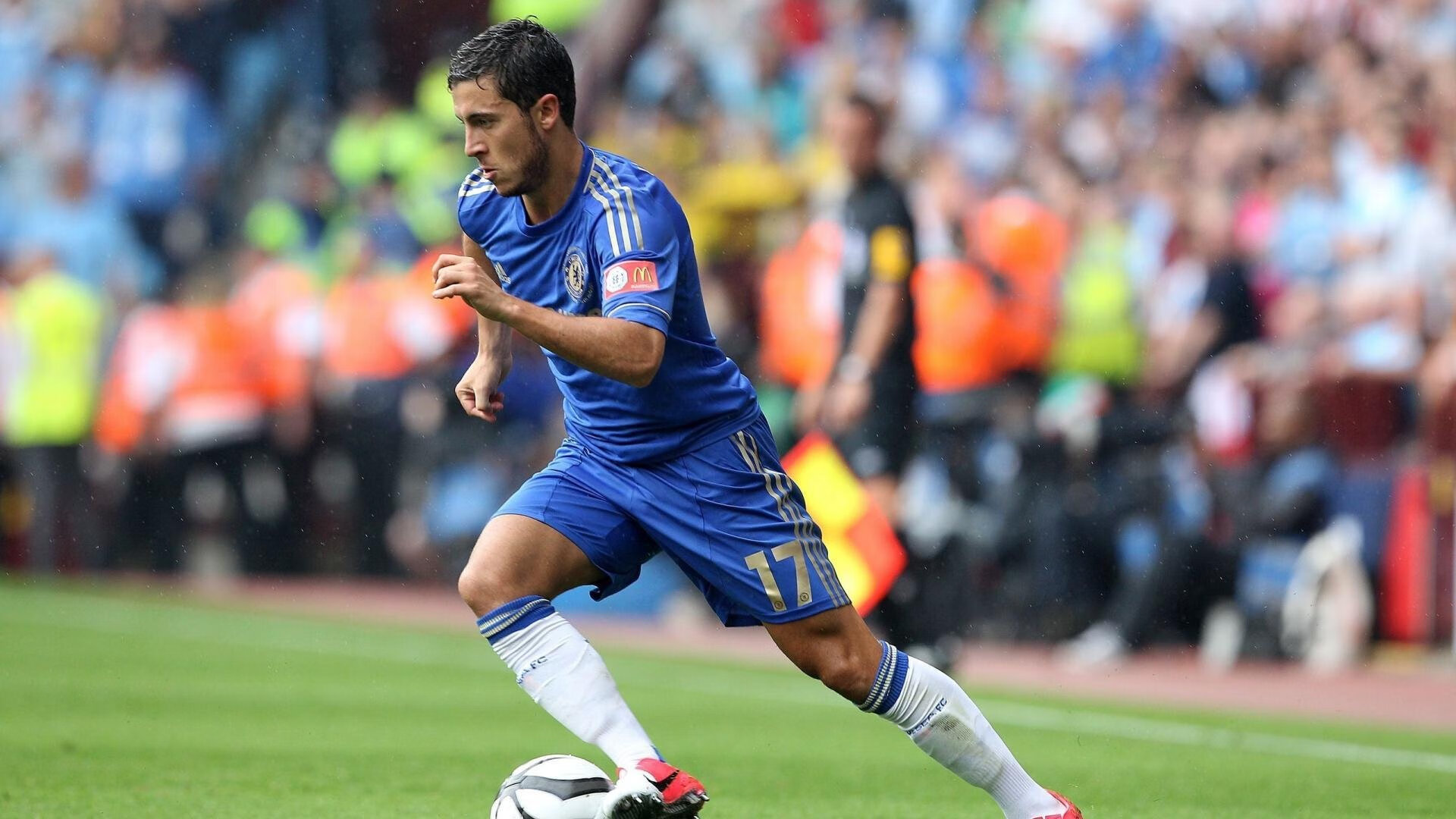 英格兰马术协会引入智能马鞍系统，实现实时数据监测与分析，提升骑乘体验。